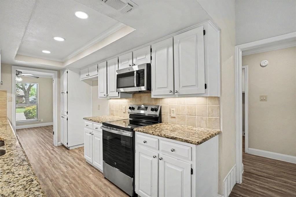 2701 Whitehurst Dr - Photo 4 of 35