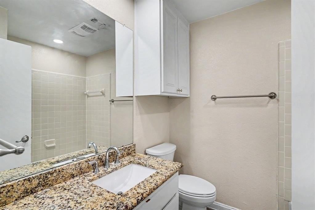 2701 Whitehurst Dr - Photo 5 of 35