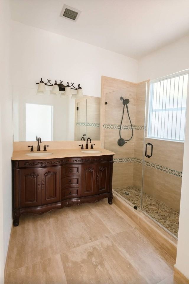 3716 Ne 22nd Pl - Photo 2 of 4