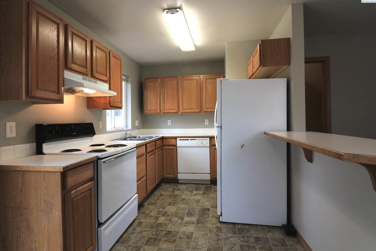 825 S Elm St