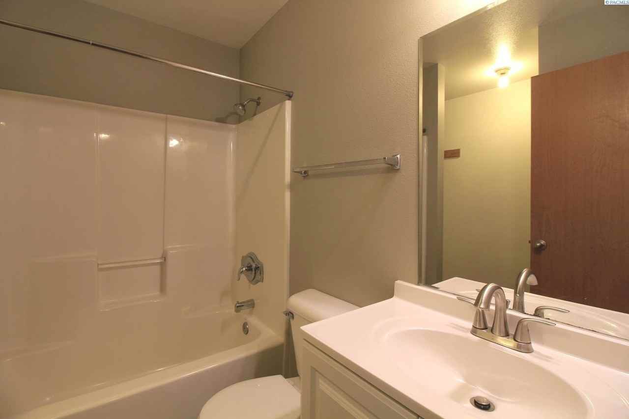 825 S Elm St - Photo 7 of 10