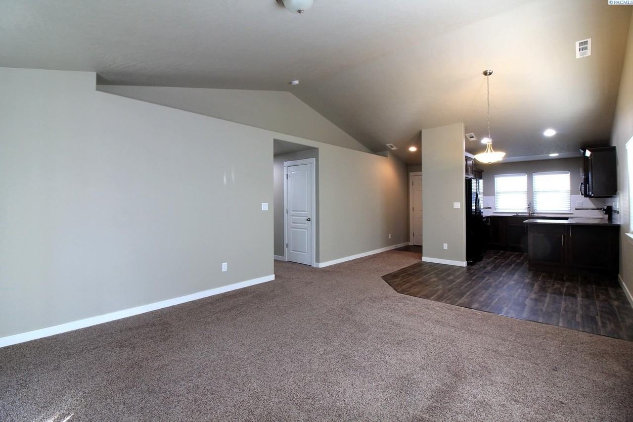 680 Marysville Way - Photo 3 of 8