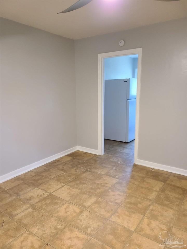 104 Ellinor Ct - Photo 2 of 10