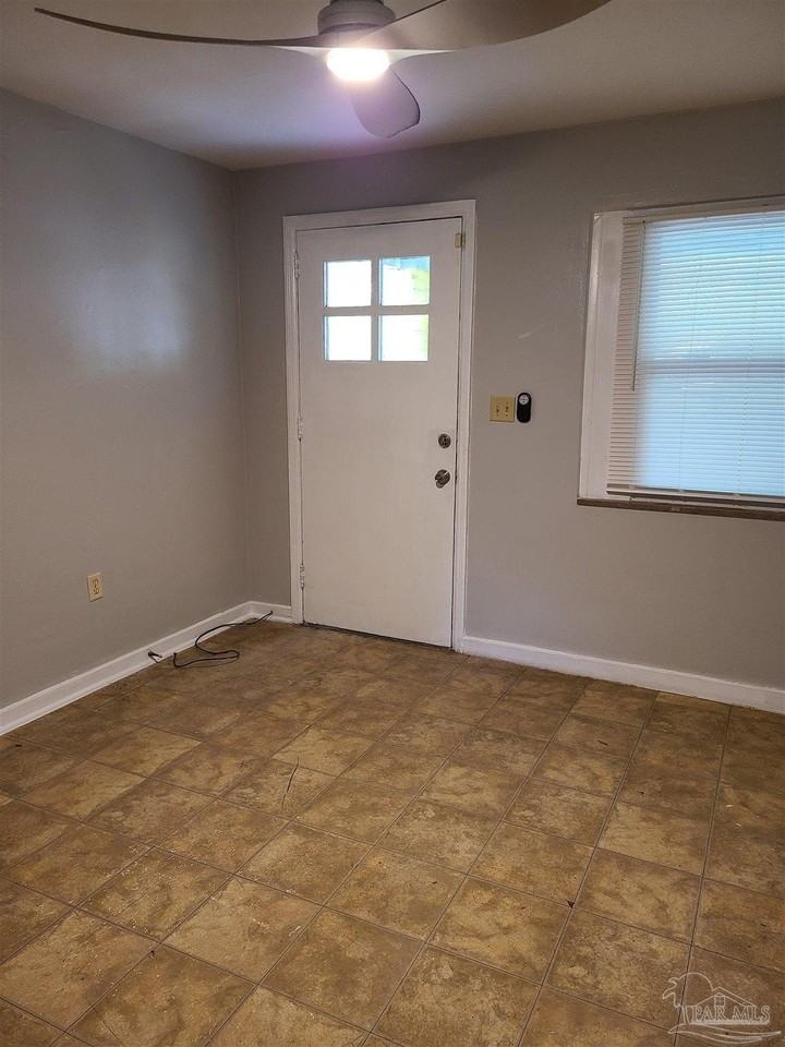 104 Ellinor Ct - Photo 3 of 10