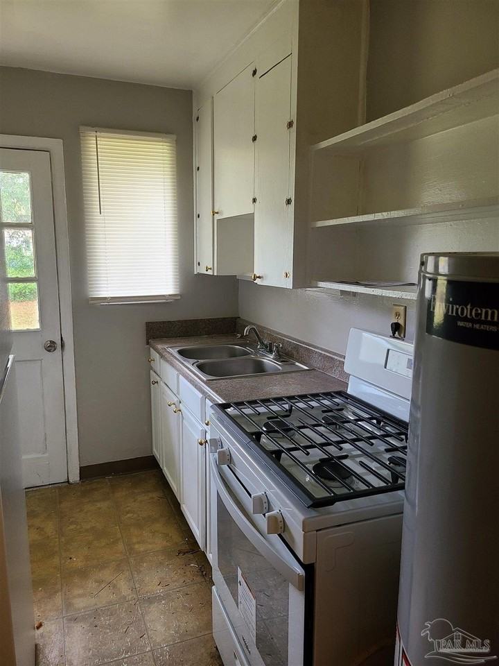 104 Ellinor Ct - Photo 4 of 10