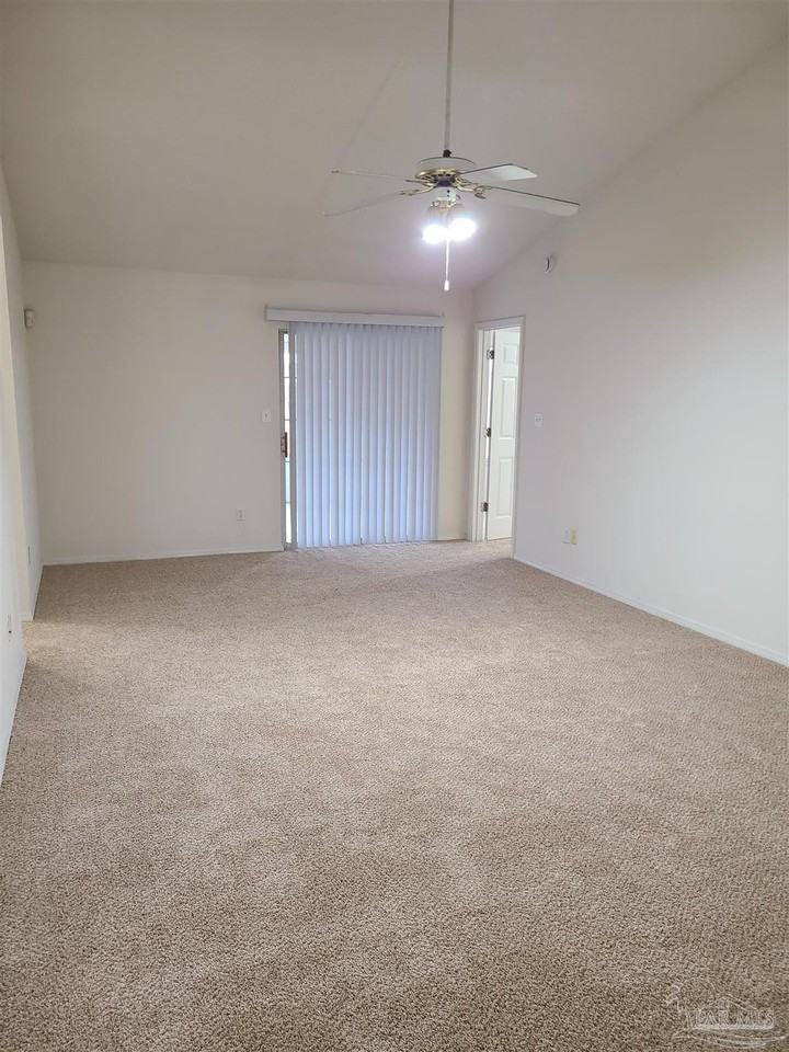 112 Mirabelle Cir - Photo 2 of 25