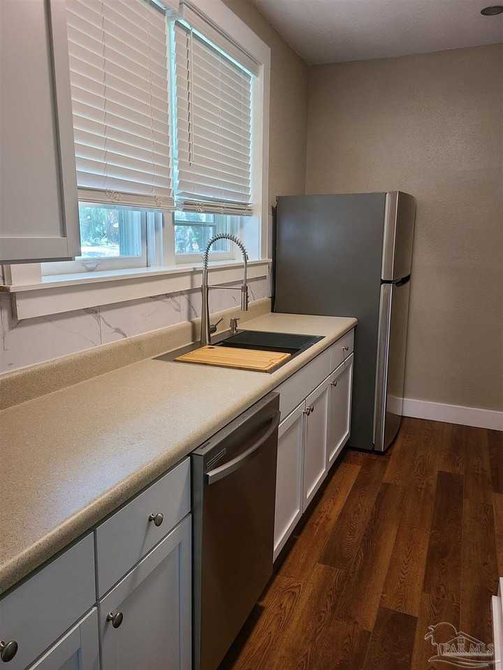 504 N Spring St #B - Photo 4 of 14