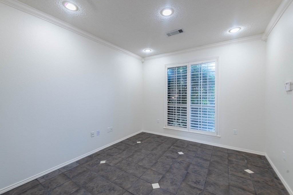 4801 Whitman Dr - Photo 5 of 25