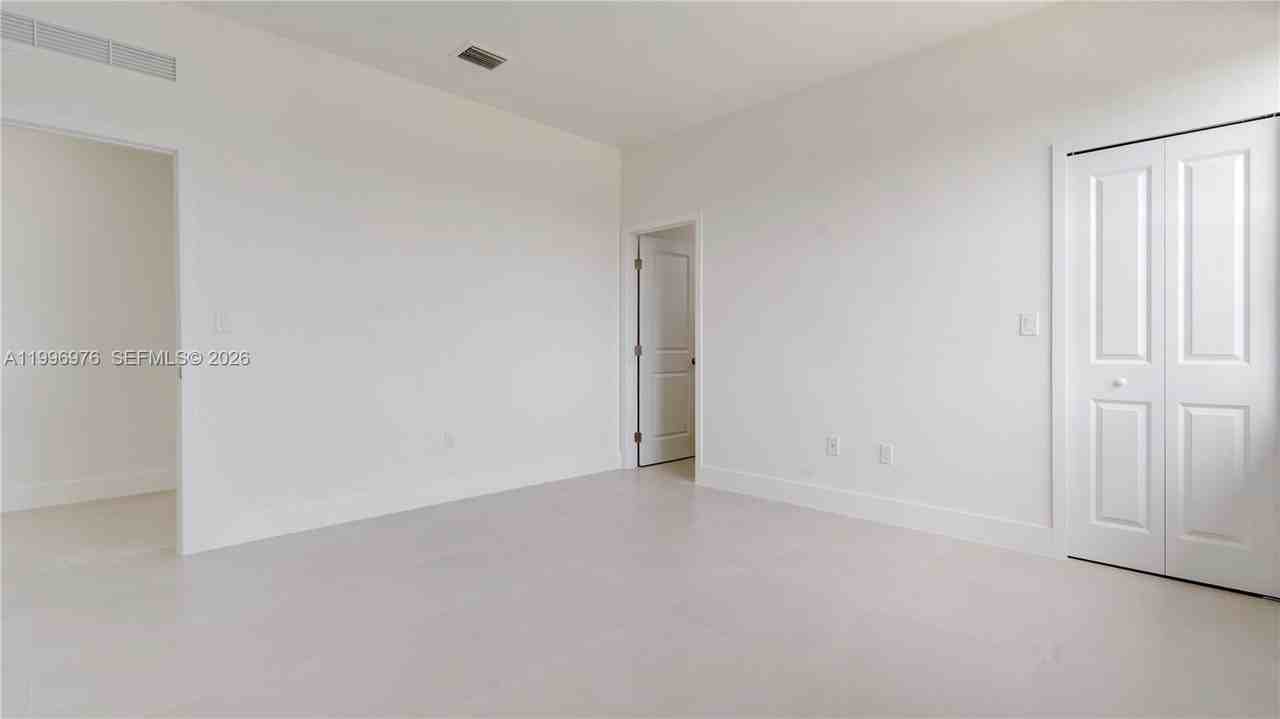 Sw 96th Ct - Photo 3 of 8
