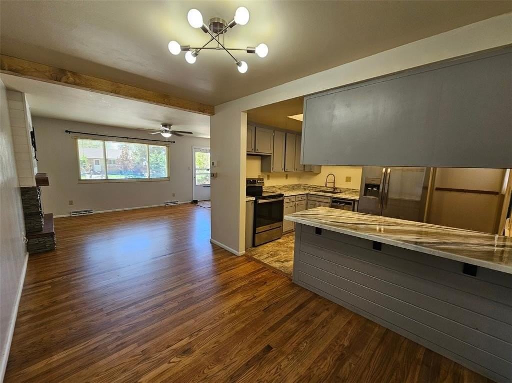 1610 Keaton Ln - Photo 5 of 27