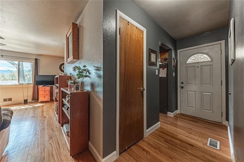 102 Judson St - Photo 3 of 26