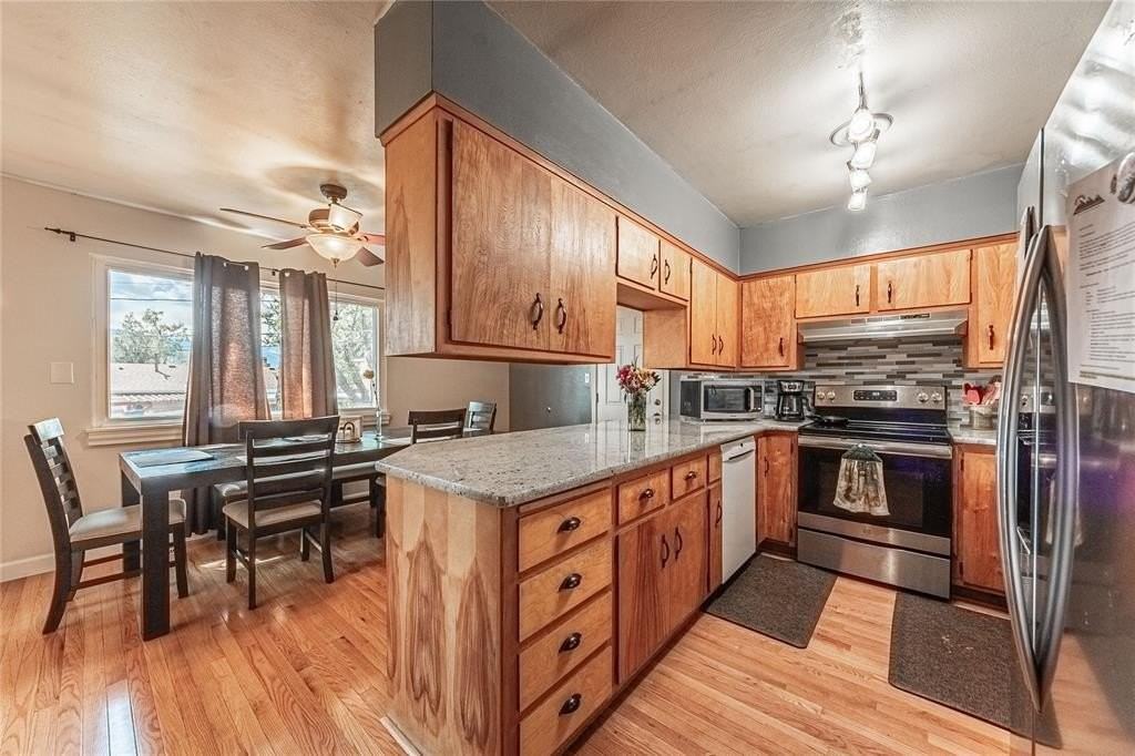 102 Judson St - Photo 6 of 26