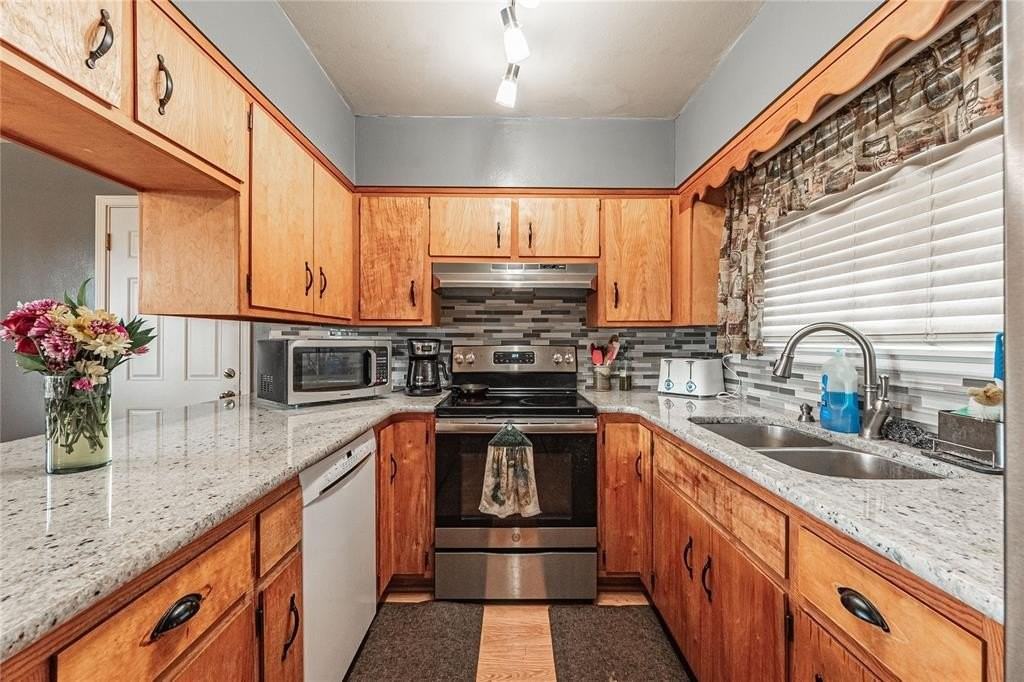 102 Judson St - Photo 7 of 26