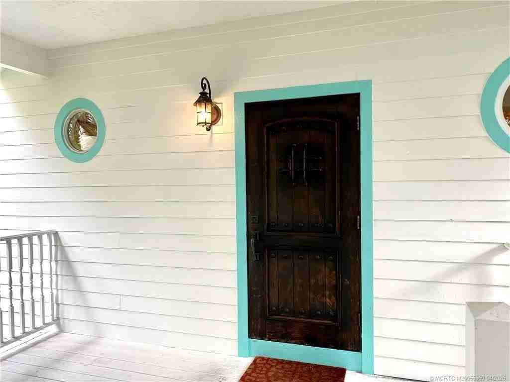 625 Sw Salerno Rd - Photo 2 of 21