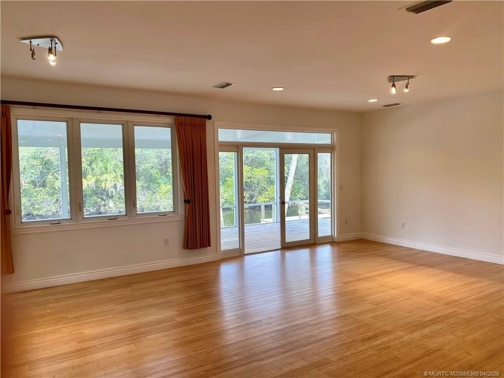 625 Sw Salerno Rd - Photo 7 of 21