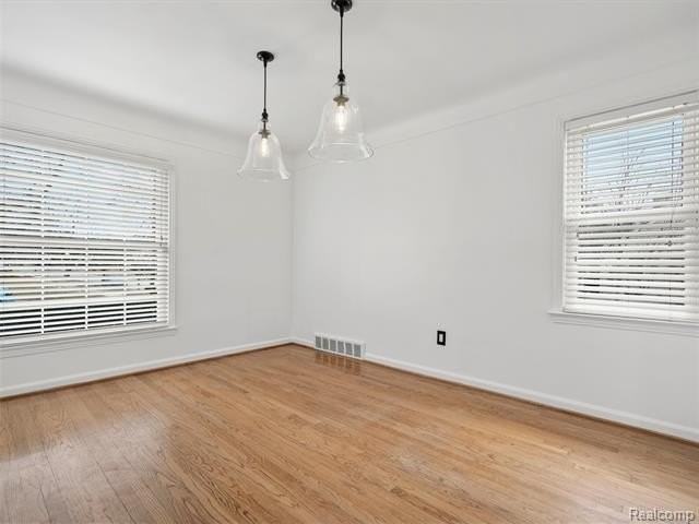 2090 Bradford Rd - Photo 5 of 29