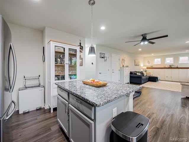 8640 Quincy Dr - Photo 7 of 49