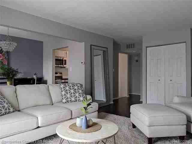 1514 Normandy Rd #203 - Photo 5 of 29