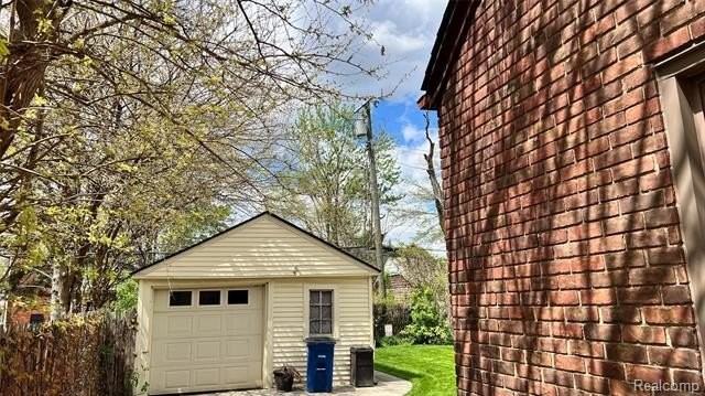 10185 Beaconsfield St - Photo 3 of 18