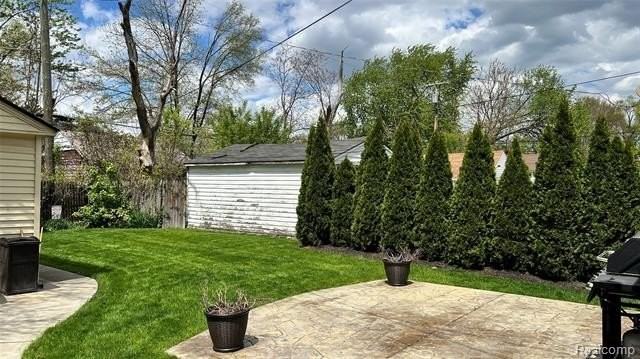 10185 Beaconsfield St - Photo 4 of 18