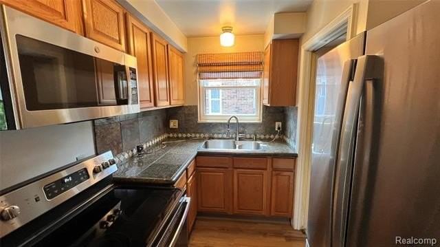10185 Beaconsfield St - Photo 7 of 18