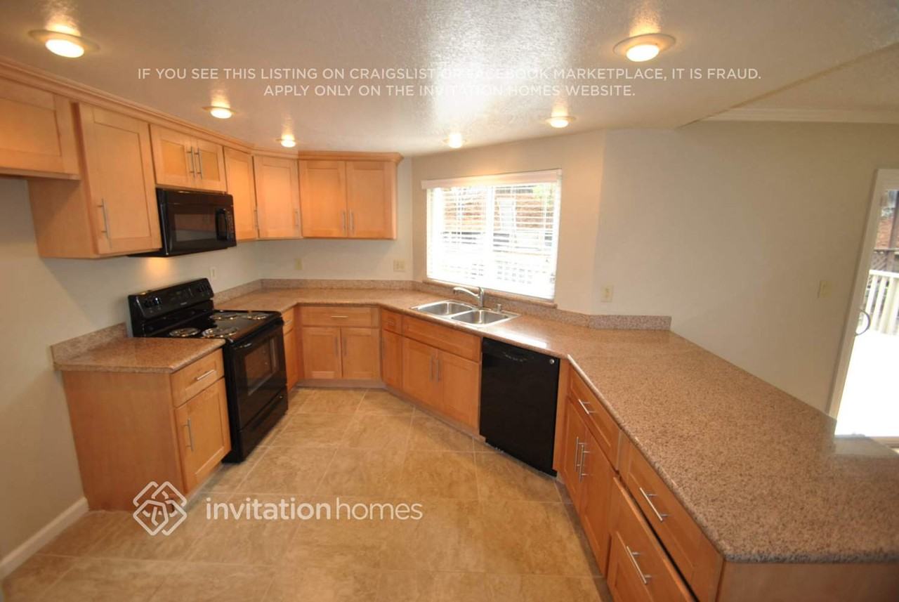 24 Bryce Ave - Photo 4 of 12