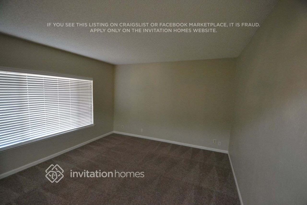 24 Bryce Ave - Photo 7 of 12