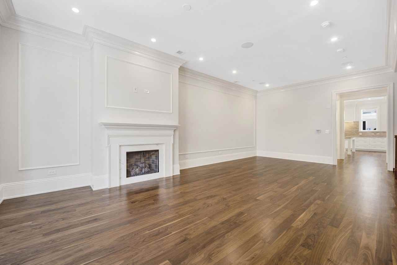 105 W Chestnut St #105 - Photo 4 of 8