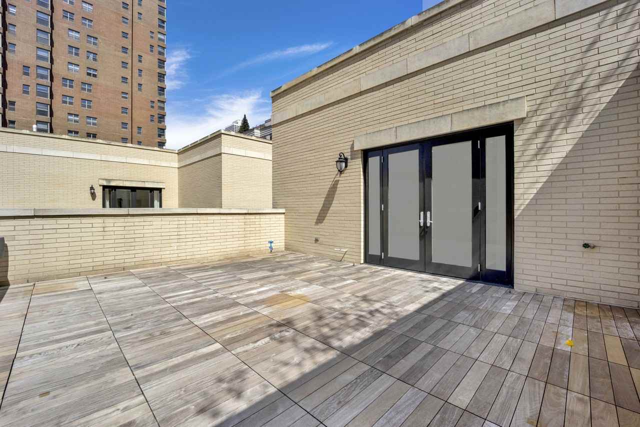 105 W Chestnut St #105 - Photo 6 of 8