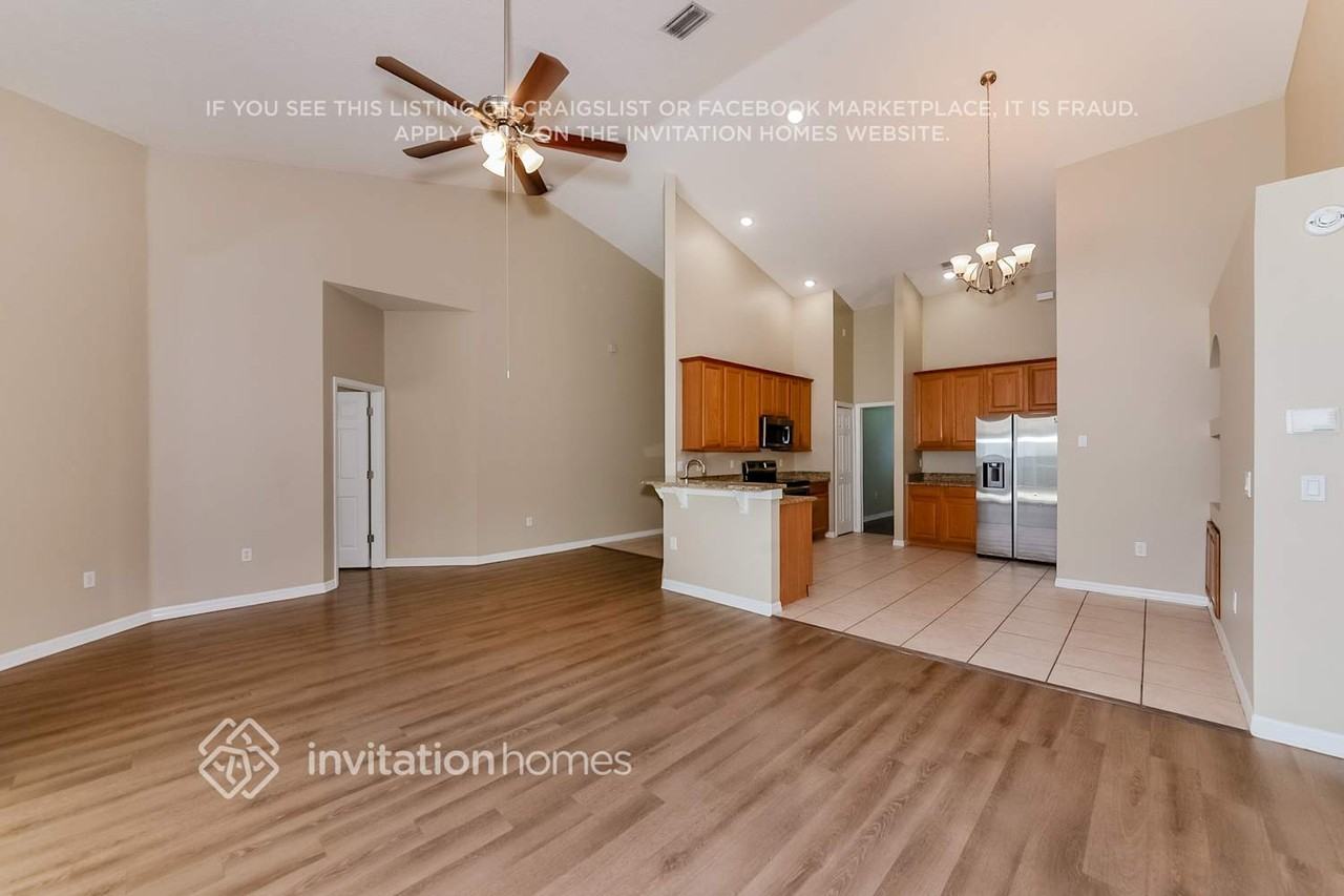 3960 Woodview Dr - Photo 3 of 17