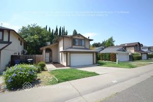 featured image of 3704 Pinehill Way