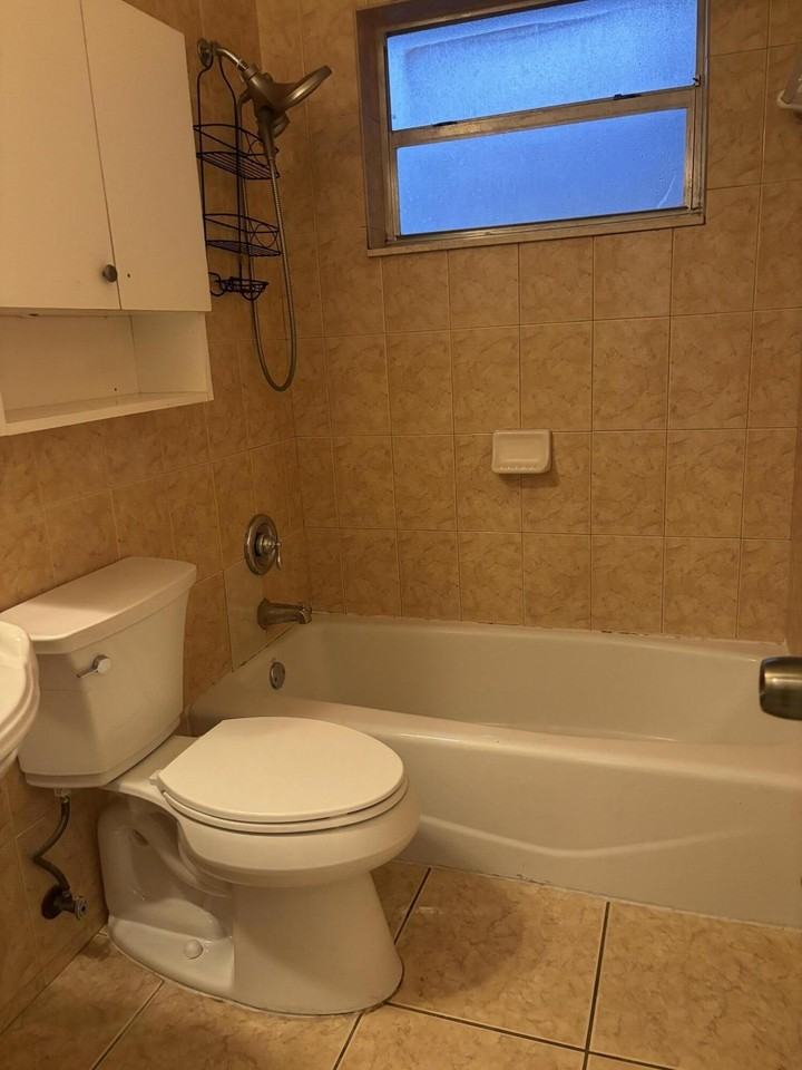 1827 Rodman St #2 - Photo 6 of 8