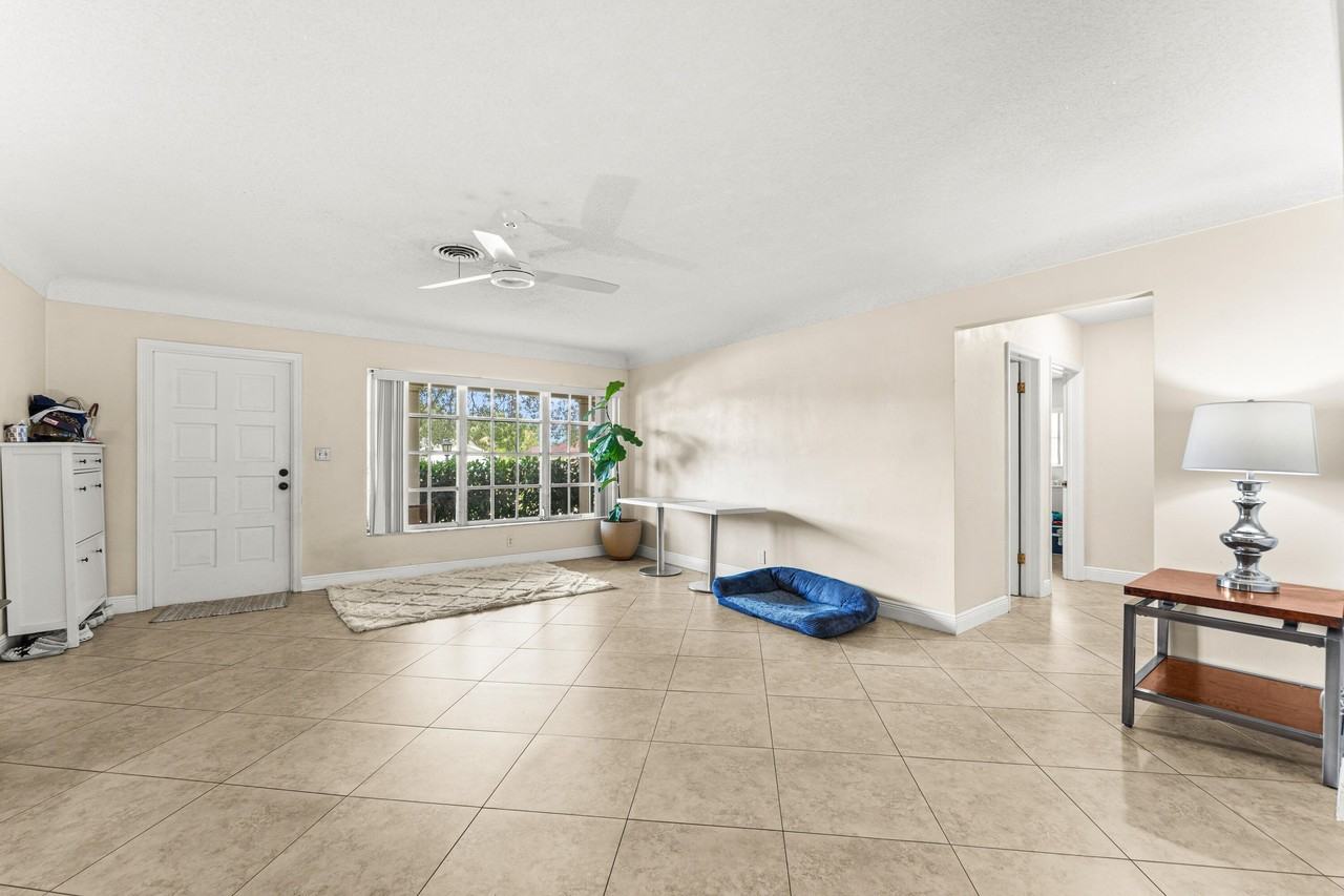 1270 Sw 8th St - Photo 4 of 27