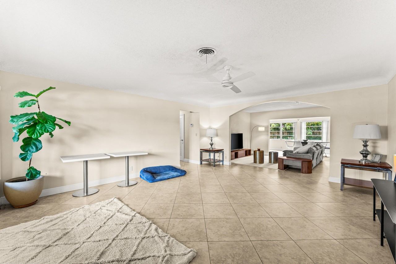 1270 Sw 8th St - Photo 5 of 27