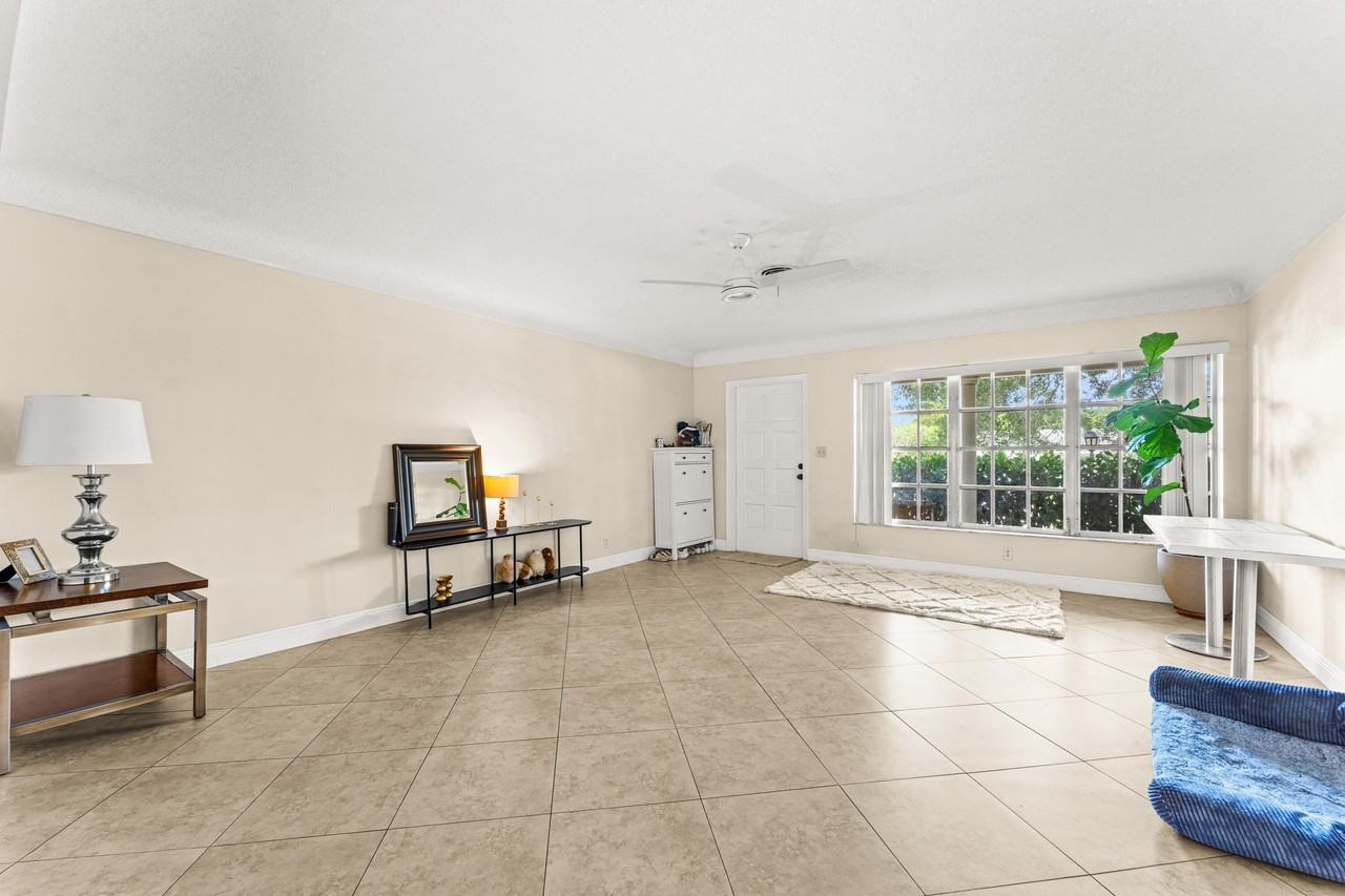 1270 Sw 8th St - Photo 6 of 27