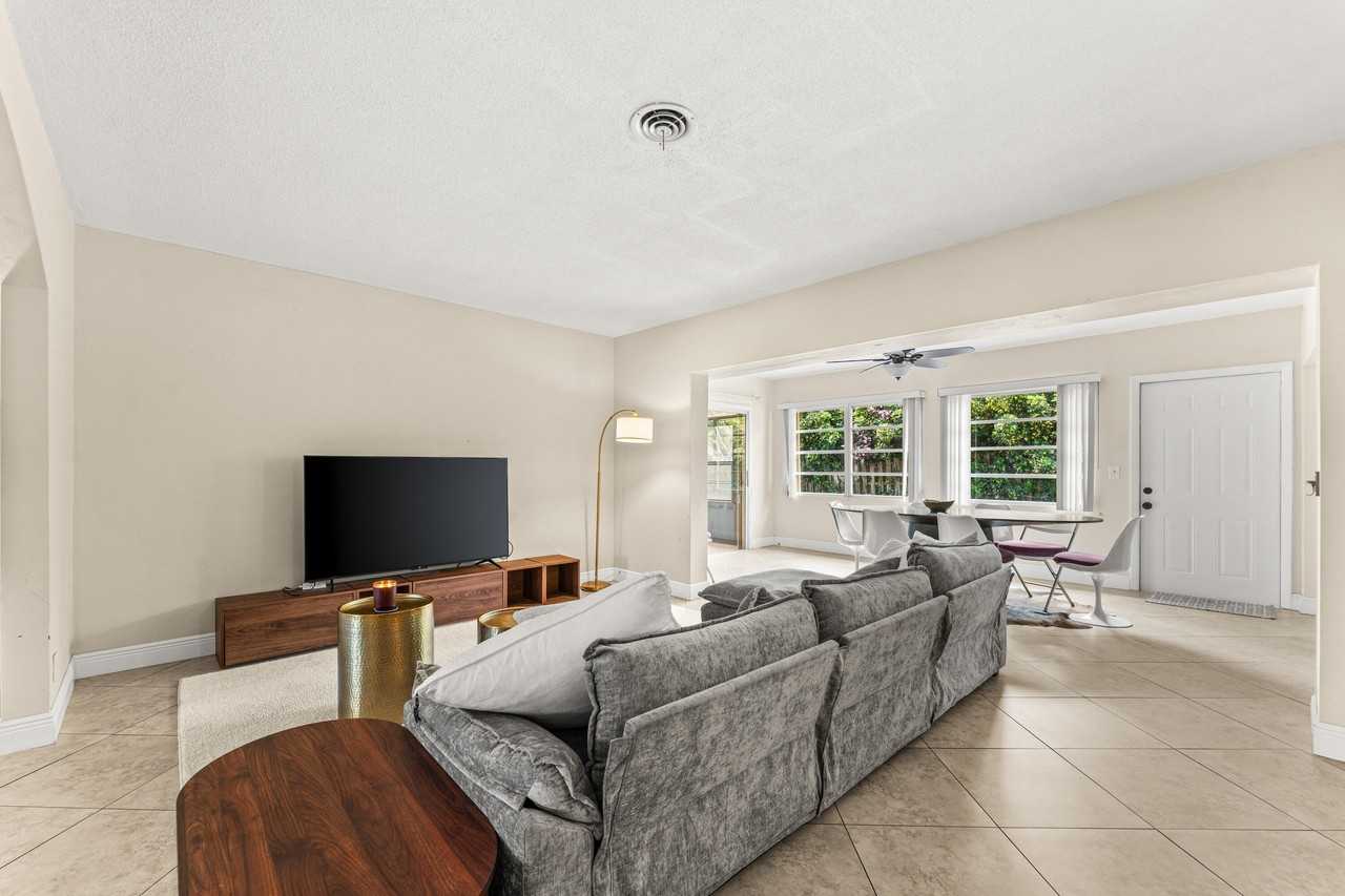 1270 Sw 8th St - Photo 7 of 27