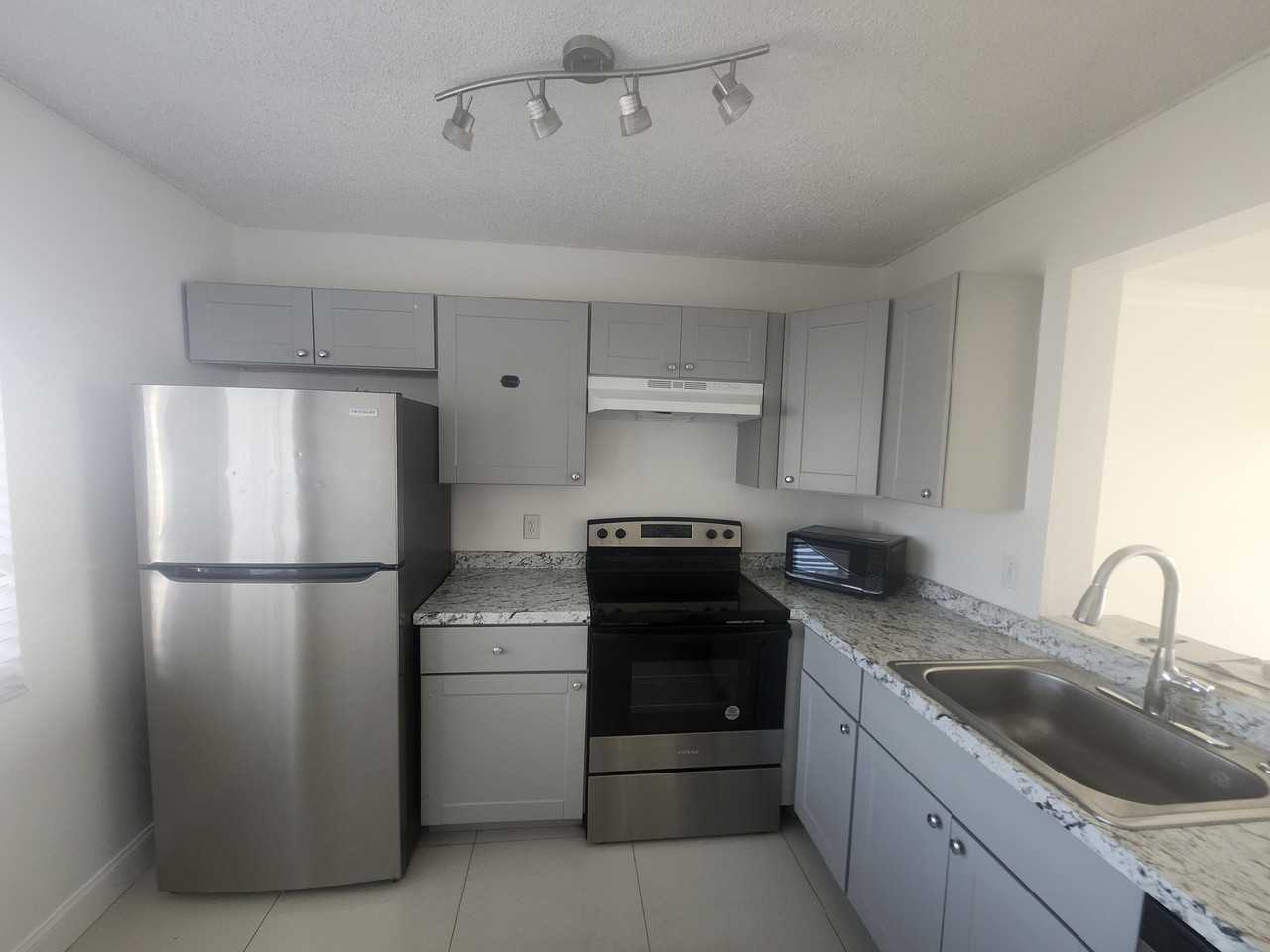 8600 N Sherman Cir #408 - Photo 6 of 21