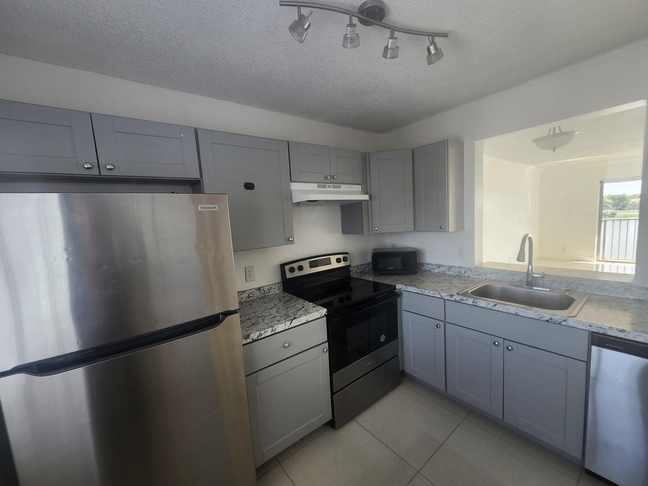 8600 N Sherman Cir #408 - Photo 7 of 21