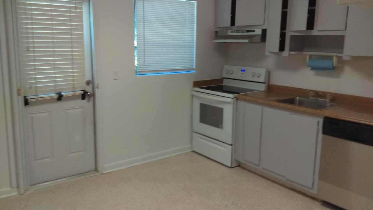 828 Prosperity Farms Rd - Photo 2 of 13
