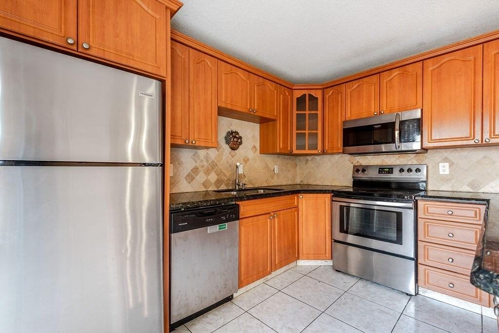 941 Springdale Cir - Photo 4 of 21