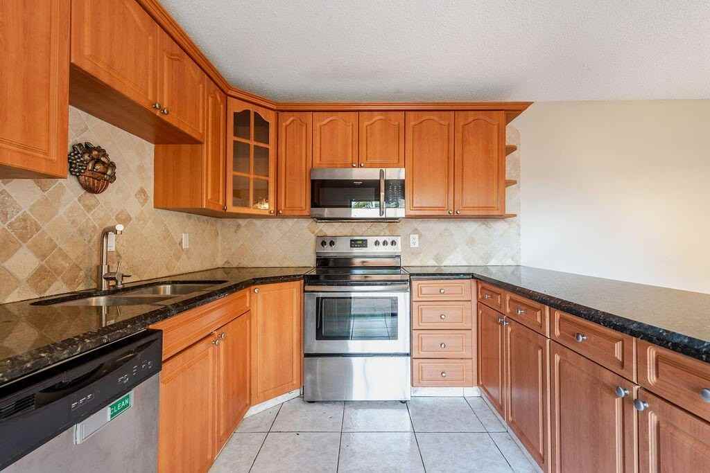 941 Springdale Cir - Photo 5 of 21