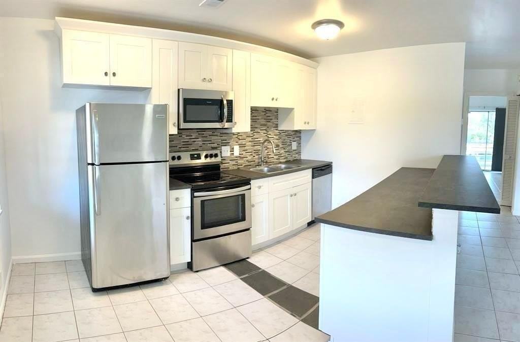 1004 Pine Dr #204 - Photo 5 of 28