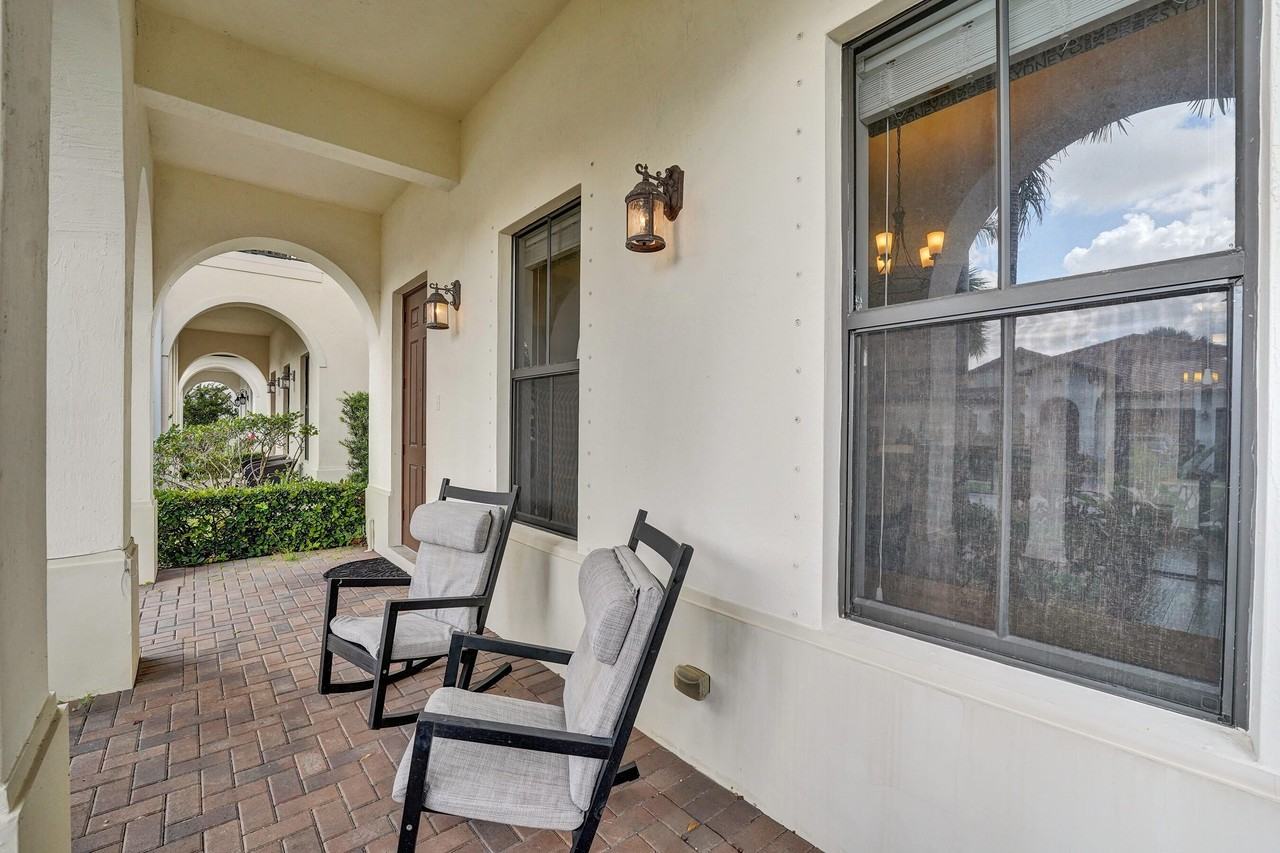 3946 Nw 84th Way - Photo 3 of 50