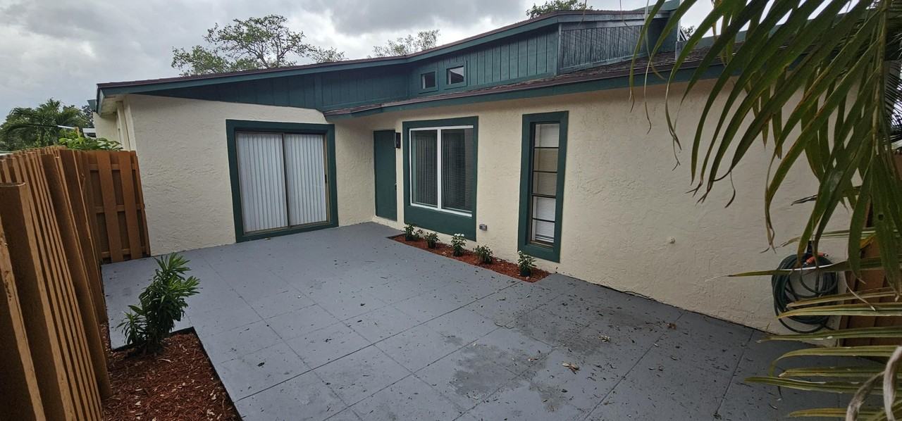1016 Manor Dr #5C - Photo 3 of 14