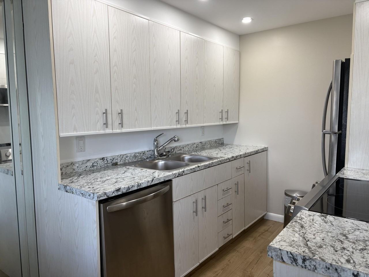 3082 Cornwall E - Photo 3 of 20