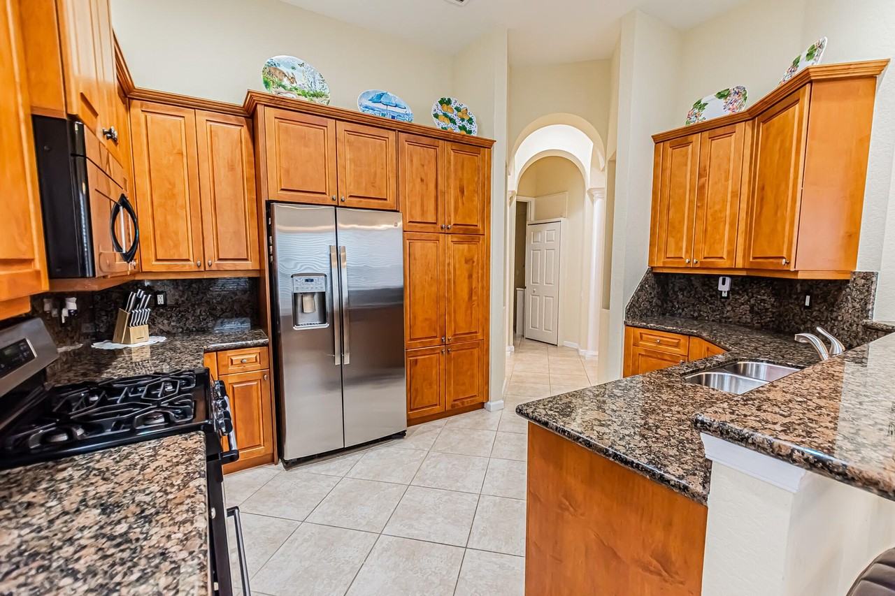 431 Nw Cool Water Ct - Photo 4 of 50