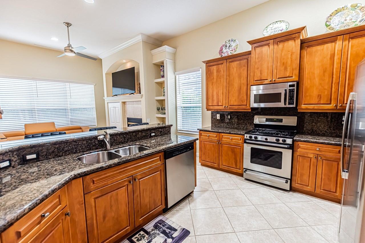 431 Nw Cool Water Ct - Photo 5 of 50