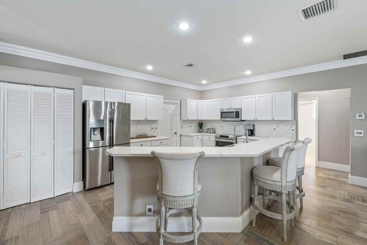 13853 Norwick St - Photo 4 of 32