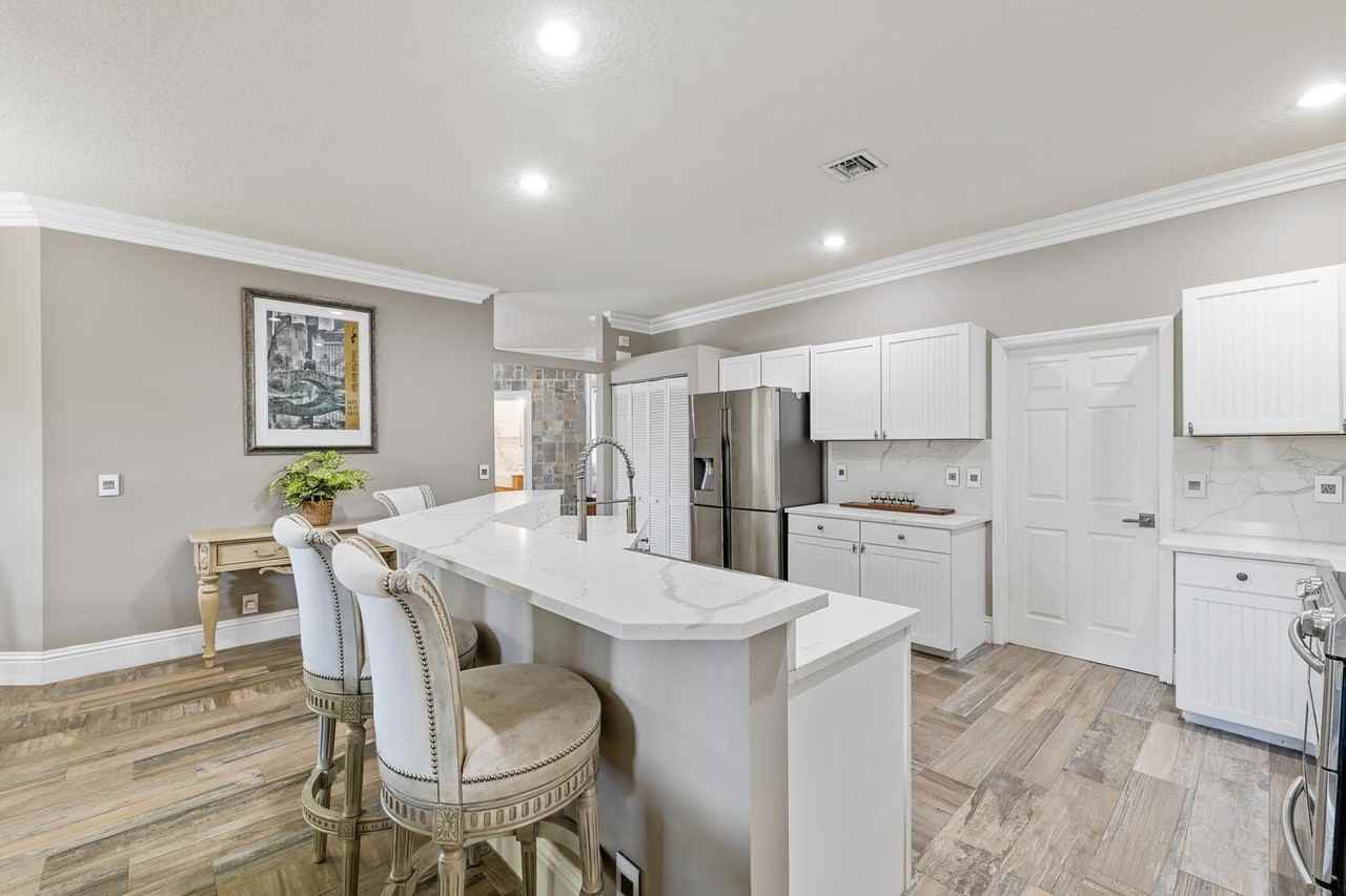 13853 Norwick St - Photo 5 of 32