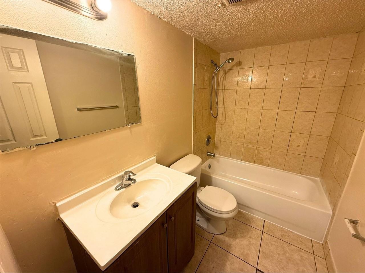 2221 Nw 58th Ter #14 - Photo 5 of 9